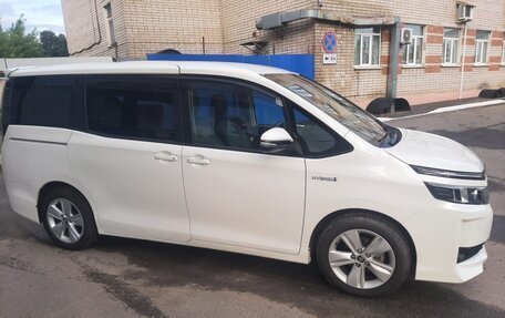 Toyota Voxy III, 2014 год, 1 600 000 рублей, 2 фотография