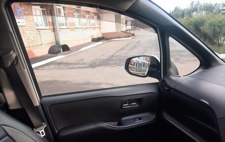 Toyota Voxy III, 2014 год, 1 600 000 рублей, 9 фотография