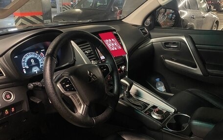 Mitsubishi Montero Sport, 2022 год, 3 250 000 рублей, 5 фотография