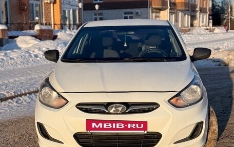 Hyundai Solaris II рестайлинг, 2013 год, 650 000 рублей, 5 фотография