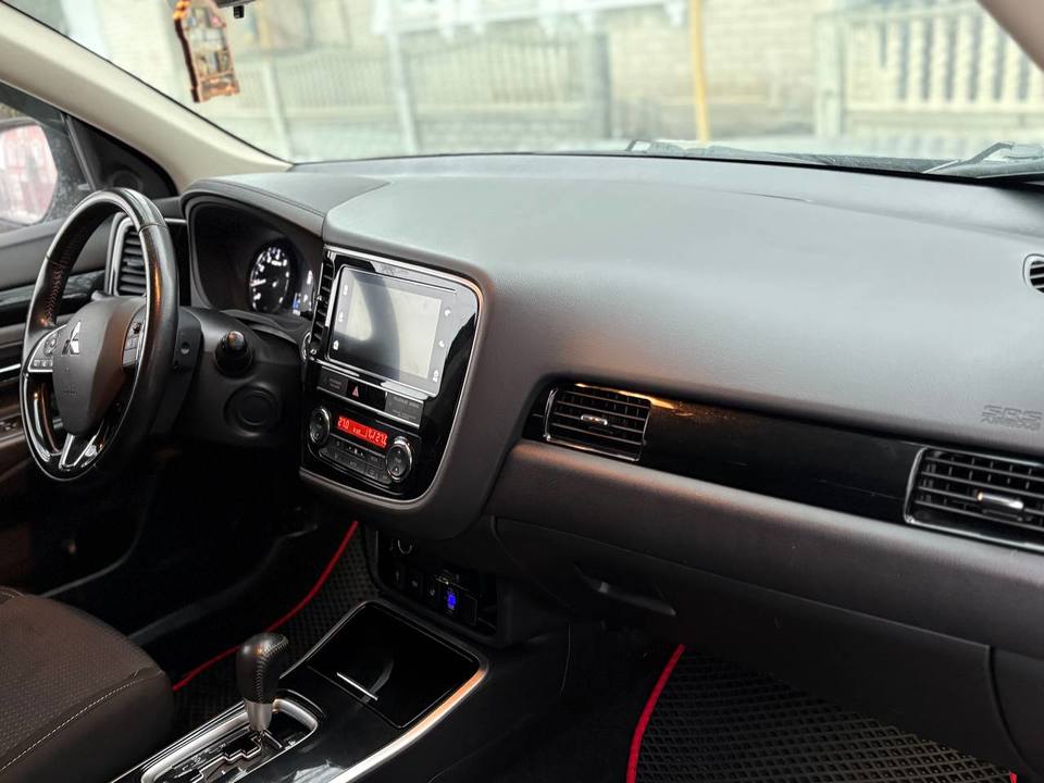 Mitsubishi Outlander III рестайлинг 3, 2019 год, 2 180 000 рублей, 5 фотография