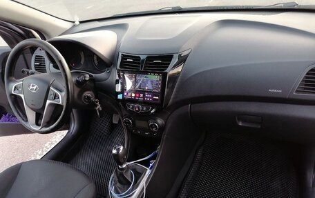 Hyundai Solaris II рестайлинг, 2013 год, 750 000 рублей, 4 фотография