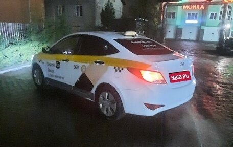 Hyundai Solaris II рестайлинг, 2015 год, 500 000 рублей, 1 фотография