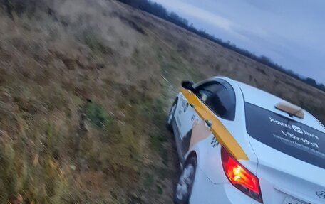 Hyundai Solaris II рестайлинг, 2015 год, 500 000 рублей, 4 фотография