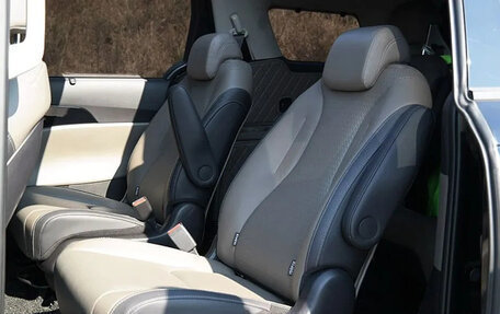 KIA Carnival, 2024 год, 5 999 123 рублей, 13 фотография