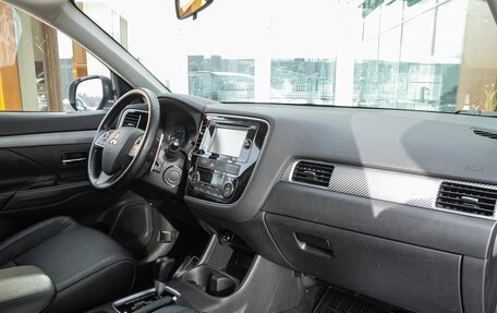 Mitsubishi Outlander III рестайлинг 3, 2014 год, 1 699 000 рублей, 6 фотография