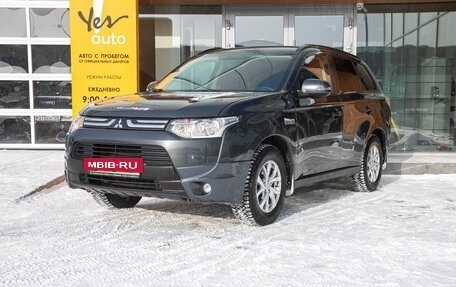 Mitsubishi Outlander III рестайлинг 3, 2014 год, 1 699 000 рублей, 2 фотография