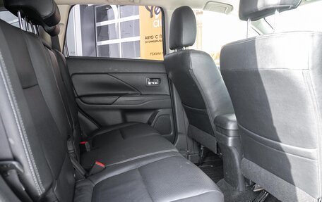 Mitsubishi Outlander III рестайлинг 3, 2014 год, 1 699 000 рублей, 9 фотография