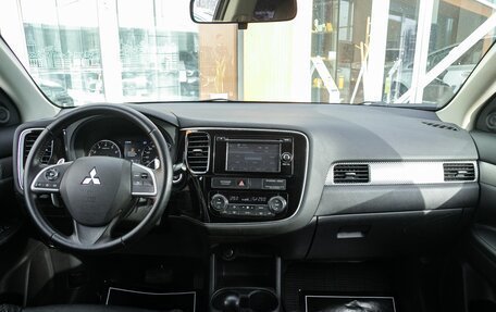 Mitsubishi Outlander III рестайлинг 3, 2014 год, 1 699 000 рублей, 14 фотография