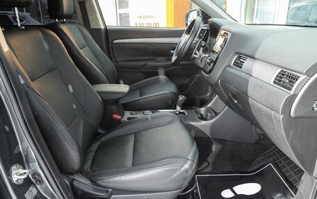 Mitsubishi Outlander III рестайлинг 3, 2014 год, 1 699 000 рублей, 13 фотография
