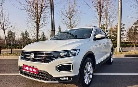 Volkswagen T-Roc I, 2022 год, 1 307 000 рублей, 1 фотография