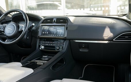 Jaguar F-Pace, 2016 год, 2 950 000 рублей, 26 фотография