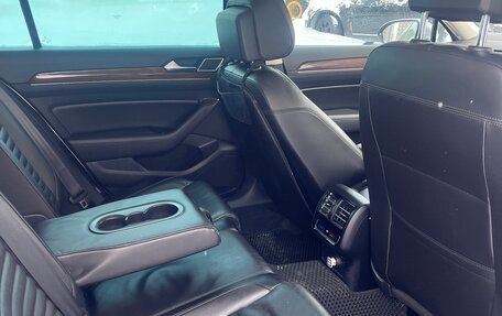 Volkswagen Passat B8 рестайлинг, 2015 год, 1 850 000 рублей, 10 фотография