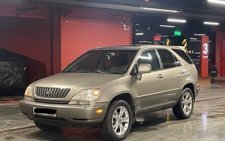 Lexus RX IV рестайлинг, 2000 год, 630 000 рублей, 1 фотография