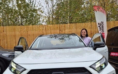 Toyota RAV4, 2024 год, 4 400 000 рублей, 1 фотография