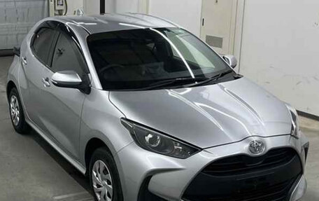 Toyota Yaris, 2022 год, 1 135 000 рублей, 1 фотография