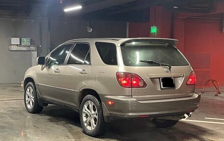 Lexus RX IV рестайлинг, 2000 год, 630 000 рублей, 5 фотография