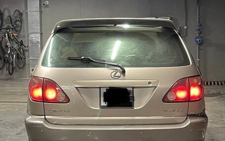 Lexus RX IV рестайлинг, 2000 год, 630 000 рублей, 3 фотография