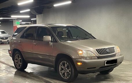 Lexus RX IV рестайлинг, 2000 год, 630 000 рублей, 2 фотография
