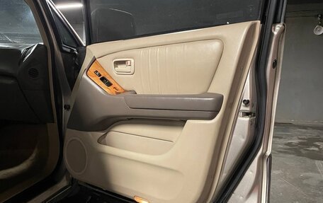 Lexus RX IV рестайлинг, 2000 год, 630 000 рублей, 20 фотография