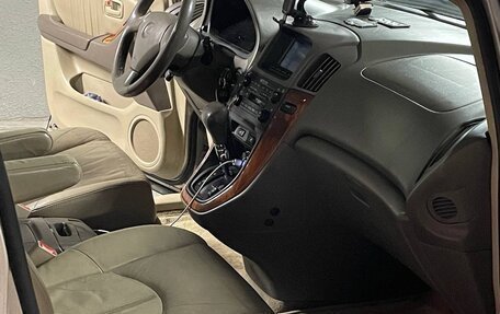 Lexus RX IV рестайлинг, 2000 год, 630 000 рублей, 17 фотография