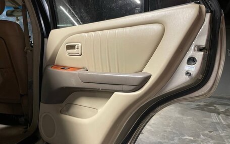 Lexus RX IV рестайлинг, 2000 год, 630 000 рублей, 21 фотография