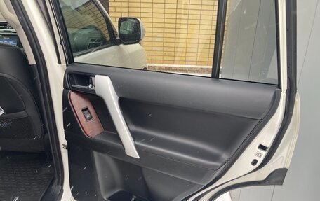 Toyota Land Cruiser Prado 150 рестайлинг 2, 2015 год, 2 850 000 рублей, 16 фотография