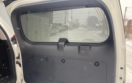 Toyota Land Cruiser Prado 150 рестайлинг 2, 2015 год, 2 850 000 рублей, 14 фотография