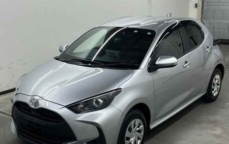 Toyota Yaris, 2022 год, 1 135 000 рублей, 4 фотография