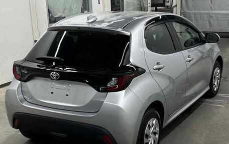 Toyota Yaris, 2022 год, 1 135 000 рублей, 5 фотография