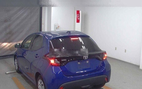 Toyota Yaris, 2022 год, 830 000 рублей, 2 фотография