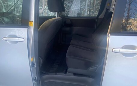 Toyota Noah III, 2010 год, 1 375 000 рублей, 8 фотография