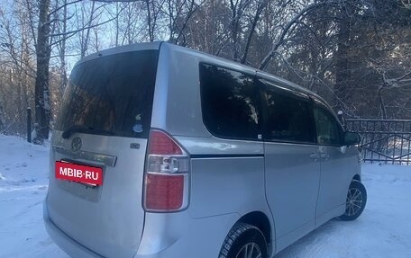 Toyota Noah III, 2010 год, 1 375 000 рублей, 3 фотография