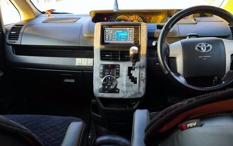 Toyota Noah III, 2012 год, 1 600 000 рублей, 6 фотография