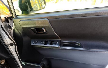 Toyota Noah III, 2012 год, 1 600 000 рублей, 10 фотография