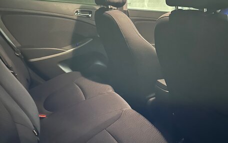 Hyundai Solaris II рестайлинг, 2013 год, 865 000 рублей, 32 фотография