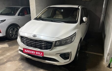 KIA Carnival III, 2019 год, 3 000 000 рублей, 8 фотография