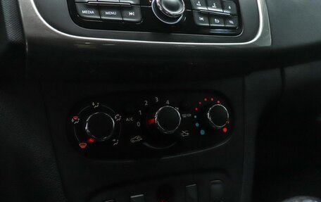 Renault Logan II, 2019 год, 969 000 рублей, 15 фотография