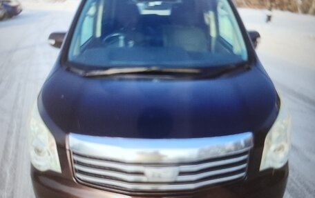 Toyota Noah III, 2013 год, 1 680 000 рублей, 1 фотография