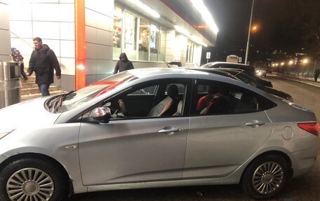 Hyundai Solaris II рестайлинг, 2013 год, 390 000 рублей, 5 фотография