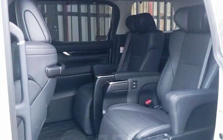 Toyota Alphard III, 2021 год, 5 990 000 рублей, 7 фотография