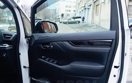 Toyota Alphard III, 2021 год, 5 990 000 рублей, 14 фотография