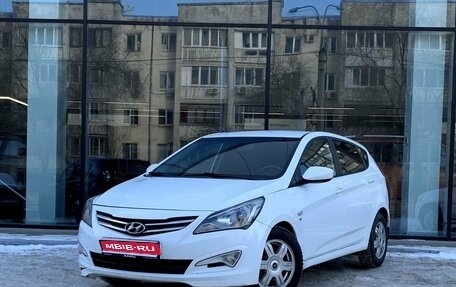 Hyundai Solaris II рестайлинг, 2015 год, 817 000 рублей, 1 фотография