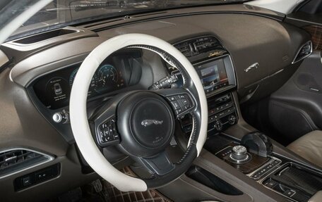 Jaguar F-Pace, 2016 год, 2 400 000 рублей, 5 фотография