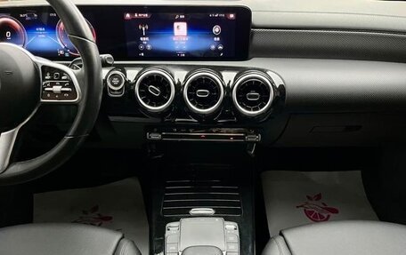 Mercedes-Benz A-Класс, 2022 год, 1 600 000 рублей, 10 фотография