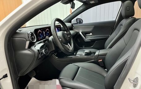 Mercedes-Benz A-Класс, 2022 год, 1 600 000 рублей, 11 фотография