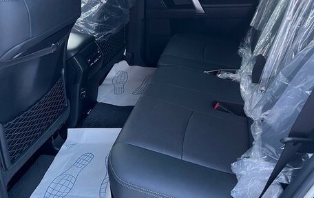 Toyota Land Cruiser Prado 150 рестайлинг 2, 2022 год, 6 700 000 рублей, 6 фотография