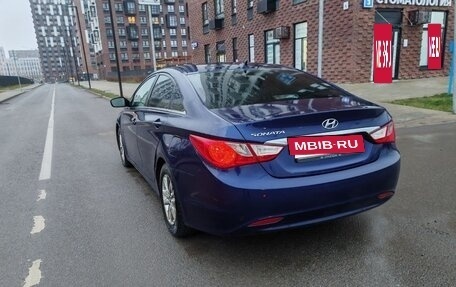 Hyundai Sonata VI, 2013 год, 968 000 рублей, 2 фотография