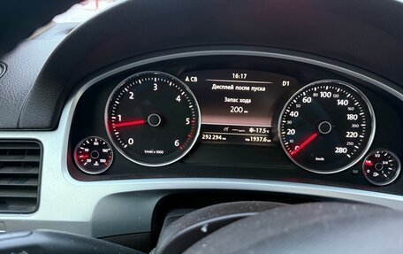 Volkswagen Touareg III, 2011 год, 1 750 000 рублей, 6 фотография
