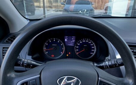 Hyundai Solaris II рестайлинг, 2015 год, 817 000 рублей, 14 фотография